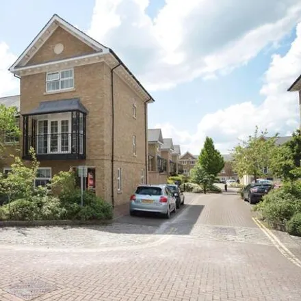 Rent this 6 bed duplex on Block TII in 12-18 Reliance Way, Oxford