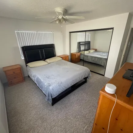 Rent this 1 bed room on Venice & Wade in Venice Boulevard, Los Angeles