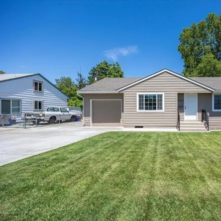 Buy this 2 bed house on 2302 W 4th Ave in Kennewick, Washington