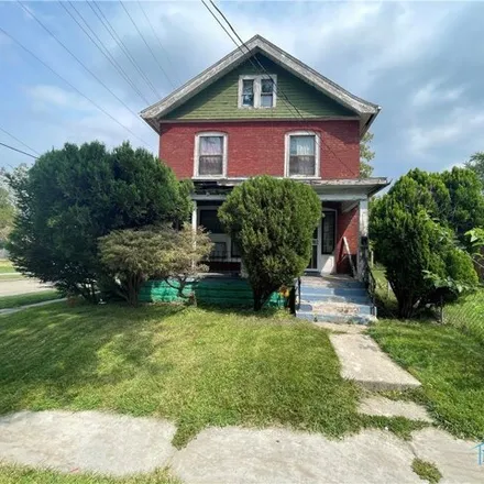 Buy this 4 bed house on 2021 Midway Plaisance Street in Toledo, OH 43607