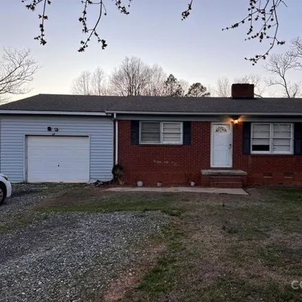 Rent this 3 bed house on 1563 Poor Boy Lane in Lincoln County, NC 28092