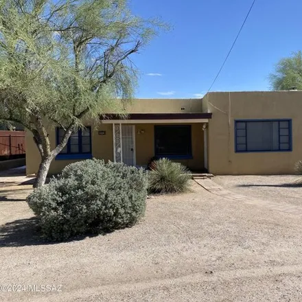 Buy this studio house on 3224 E Blacklidge Dr in Tucson, Arizona