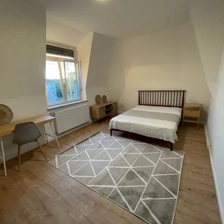 Rent this 2 bed apartment on Hufnagelstraße 35 in 60326 Frankfurt, Germany