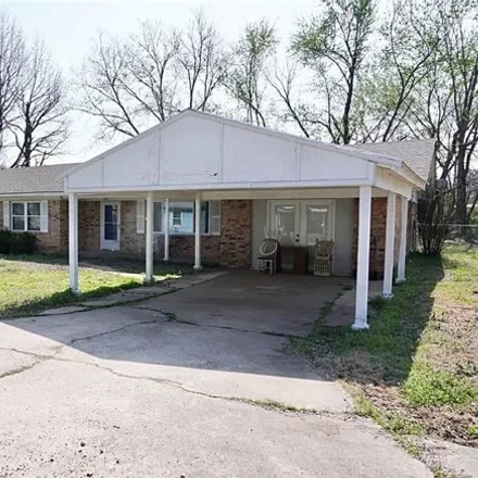 Image 4 - 327 Kiger Street, Panama, Le Flore County, OK 74951, USA - House for sale