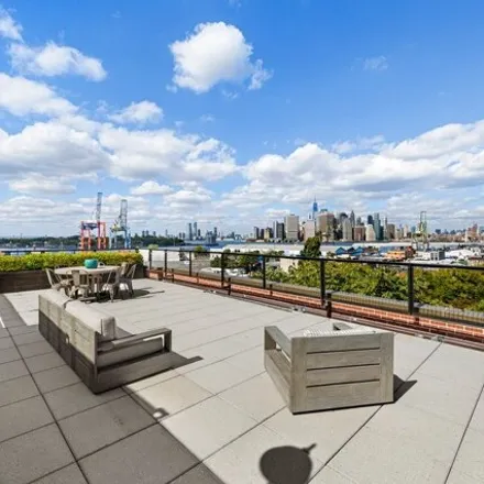 Rent this 3 bed condo on 82 President Street in New York, NY 11231