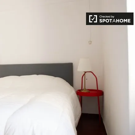 Rent this 2 bed room on Polidesportivo do Passadiço in Travessa das Parreiras, 1150-253 Lisbon
