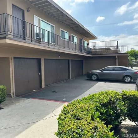 Buy this 24 bed house on 218 West Hoover Avenue in Orange, CA 92867