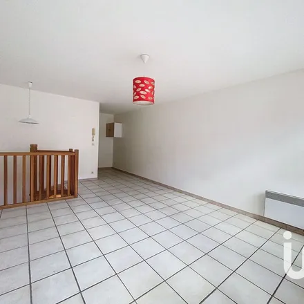 Rent this 2 bed apartment on 1 Chemin de la Messe in 77240 Cesson, France