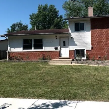 Rent this 3 bed house on 952 Brentwood Lane in Mount Prospect, IL 60056