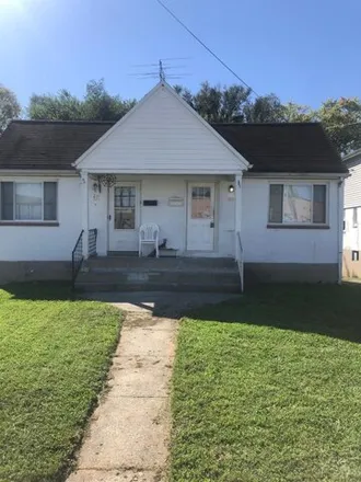 Buy this studio house on 17 Illinois Avenue in Reading, OH 45215
