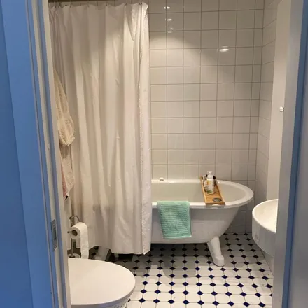 Rent this 4 bed apartment on Vintervägen 22 in 169 35 Solna kommun, Sweden
