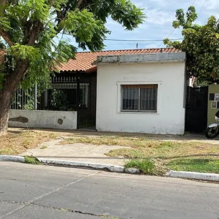 Buy this 4 bed house on Gervasio Antonio de Posadas 1245 in Partido de Lomas de Zamora, B1834 GMJ Lomas de Zamora