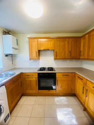 Image 3 - Jasmin Close, London, HA6 1DQ, United Kingdom - Townhouse for rent