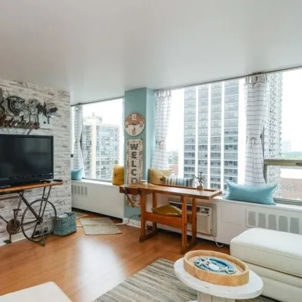 Image 3 - Sandburg Terrace, West Burton Place, Chicago, IL 60610, USA - Condo for sale