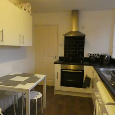 Image 7 - Trewhitt Road, Newcastle upon Tyne, NE6 5LP, United Kingdom - Apartment for rent