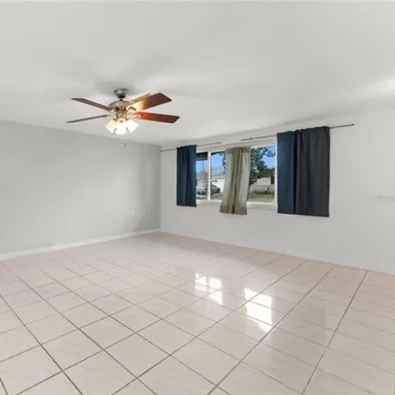 Image 3 - 5602 Mosaic Drive, Forest Hills, Holiday, FL 34690, USA - House for sale