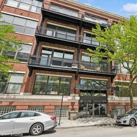 Buy this 3 bed condo on 1020-1060 West Adams Street in Chicago, IL 60612