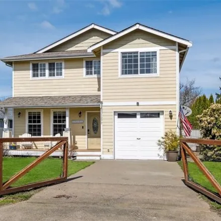 Buy this 3 bed townhouse on 1242 Davis Avenue in Enumclaw, WA 98022