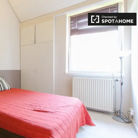 Rent this 9 bed room on Avenue Léopold Wiener - Léopold Wienerlaan 97 in 1170 Watermael-Boitsfort - Watermaal-Bosvoorde, Belgium