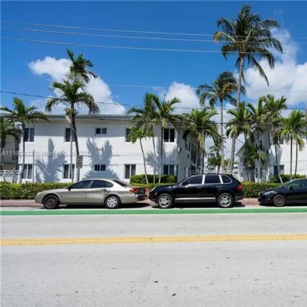 Image 2 - 8330 Byron Avenue, Miami Beach, FL 33141, USA - Apartment for rent