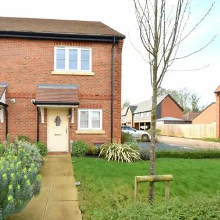 Buy this 2 bed house on Aspen Road in High Wycombe, HP10 9FA