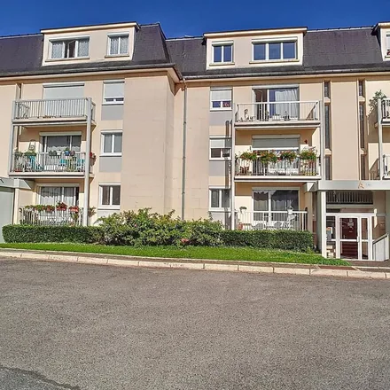 Image 3 - 32 Rue Saint-Lazare, 60800 Crépy-en-Valois, France - Apartment for rent