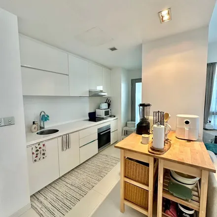 Rent this 2 bed apartment on OUE Downtown in 6 Shenton Way, Singapore 068809