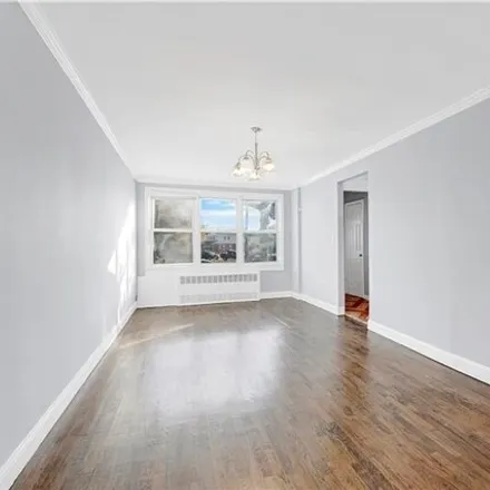 Image 6 - 2526 Ralph Avenue, New York, NY 11234, USA - House for sale