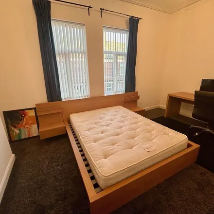 Image 4 - 9 Worsley Grove, Manchester, M19 3BP, United Kingdom - Apartment for rent