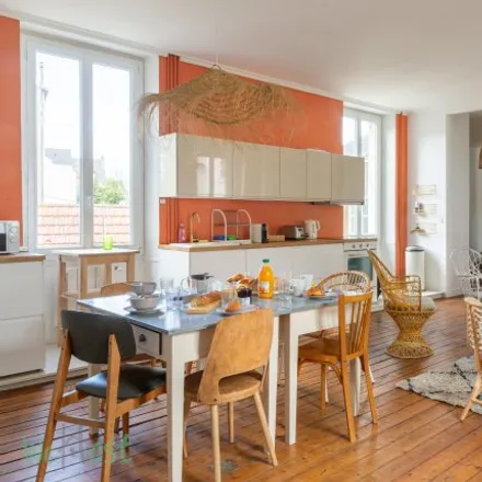 Rent this 3 bed apartment on Nantes