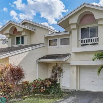 Buy this 2 bed townhouse on 2148 Discovery Circle West in Crystal Lake, Deerfield Beach