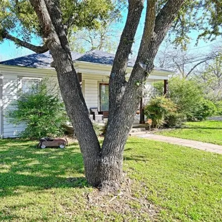 Image 2 - 602 West Second Street, Cleburne, TX 76033, USA - House for sale