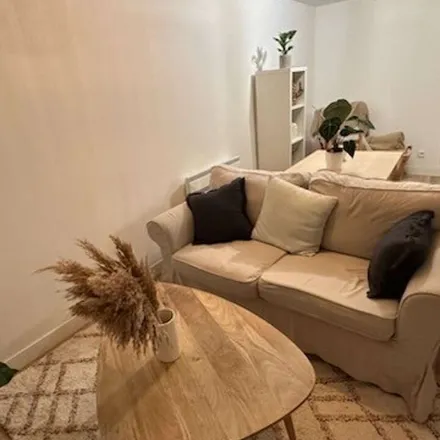 Rent this 2 bed apartment on 19 Rue du Petit Bonneveau in 86000 Poitiers, France