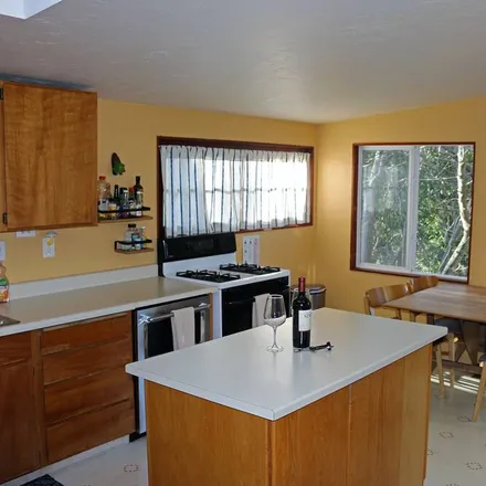 Rent this 3 bed house on Healdsburg