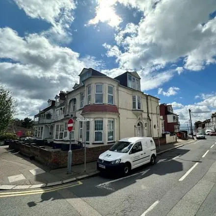 Rent this studio house on Station Road in Southend-on-Sea, SS0 7RG