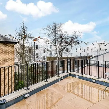 Rent this 1 bed apartment on 29 Pottery Lane in London, W11 4LY