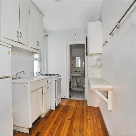 Image 6 - 234 Powers Street, New York, NY 11211, USA - House for sale