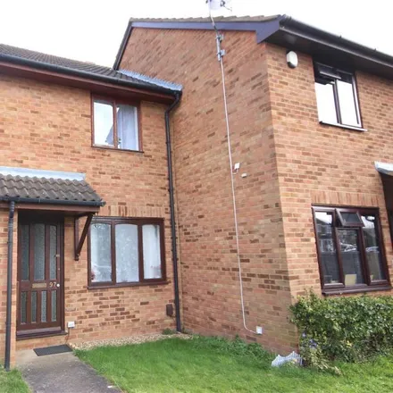 Rent this 2 bed townhouse on Eastdale Close in Kempston, MK42 8LY