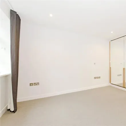 Image 5 - Bouton Court, Waterloo Terrace, London, N1 1TR, United Kingdom - House for rent
