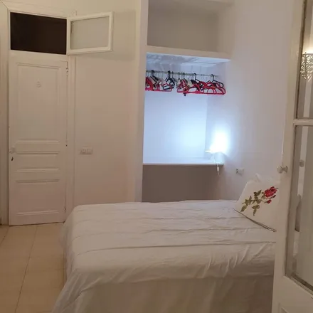 Rent this 5 bed apartment on Discos Tesla in Carrer dels Tallers, 3