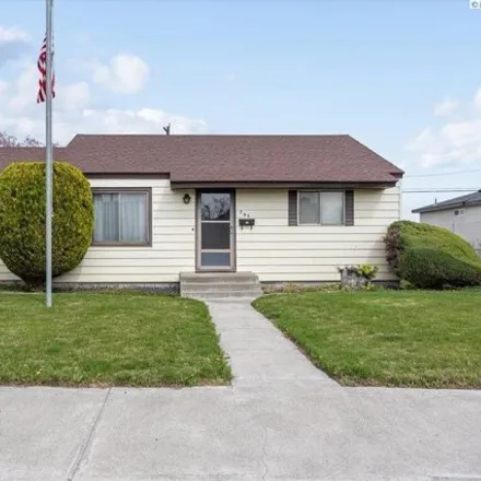Buy this 2 bed house on 707 East 4th Avenue in Kennewick, WA 99336