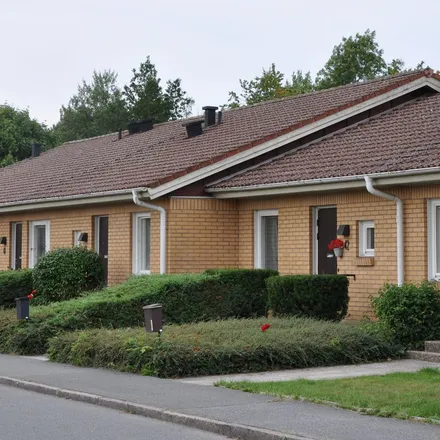 Rent this 3 bed apartment on Ingenjörsgatan in 273 34 Tomelilla, Sweden