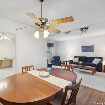 Image 2 - 162-01 Powells Cove Boulevard, New York, NY 11357, USA - Apartment for sale