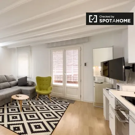 Rent this studio apartment on Carrer d'en Robador in 30, 08001 Barcelona