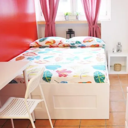 Rent this 6 bed room on Scuola Primaria Giovanni Pascoli in Via Giovanni Rasori, 20145 Milan MI