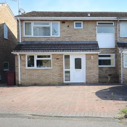 Rent this 3 bed duplex on Galsworthy Drive in Reading, RG4 6QB