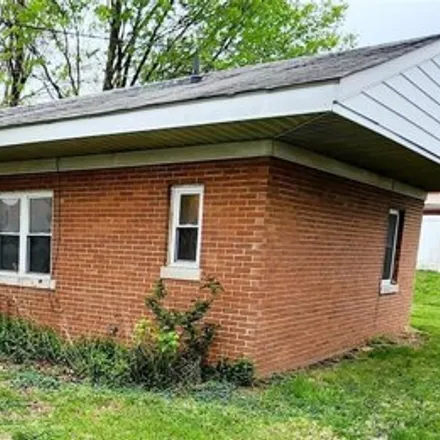 Buy this 4 bed house on 718 1st Avenue in East Alton, Madison County