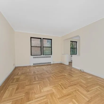 Image 5 - 3017 Riverdale Avenue, New York, NY 10463, USA - Apartment for sale