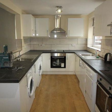 Rent this 9 bed apartment on St Anthony's R.C. Primary School in High Street, Flintshire