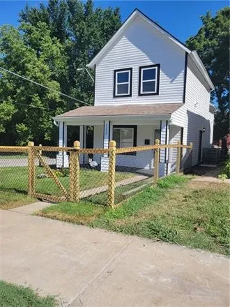 Buy this 3 bed house on 3200 East 20th Street in Kansas City, MO 64127